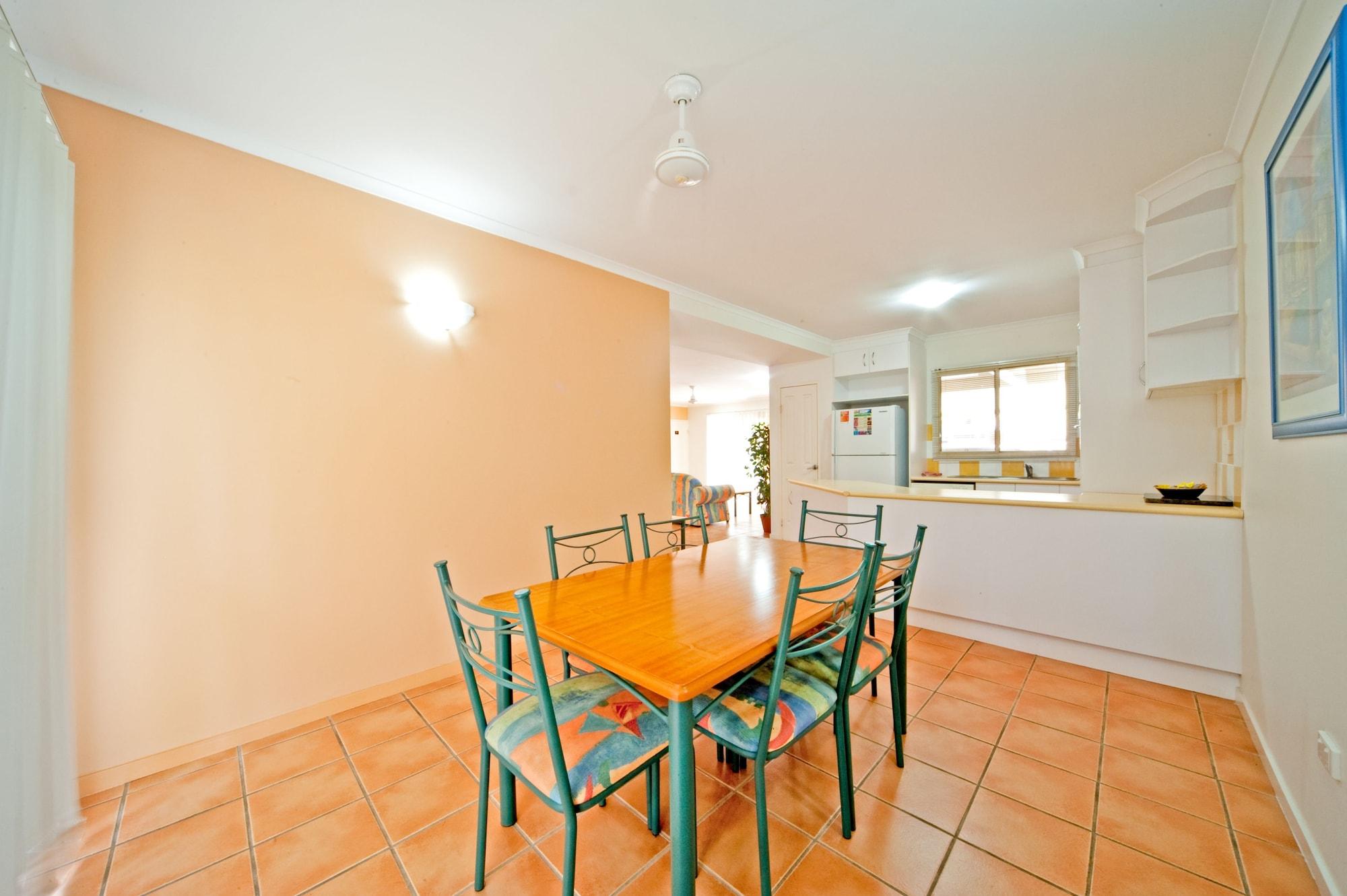 At Beach Court Holiday Villas Ерлі-Біч Екстер'єр фото