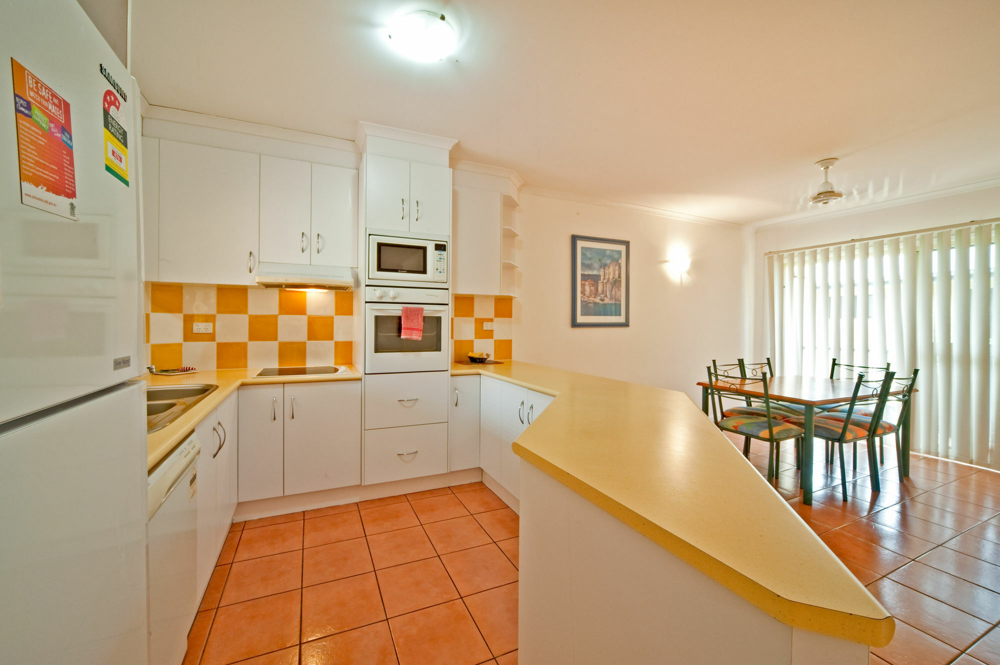At Beach Court Holiday Villas Ерлі-Біч Екстер'єр фото